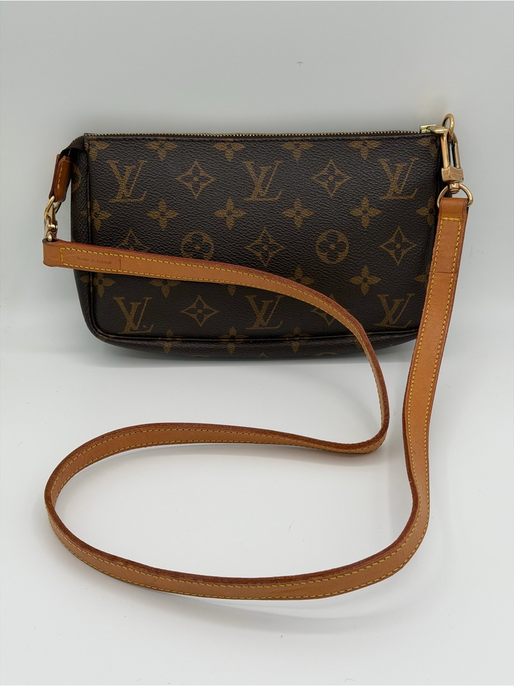 Louis Vuitton Monogram pochette GM with Louis Vuitton strap 😍